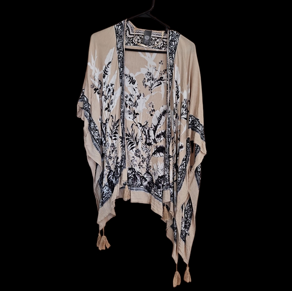 Vince Camuto Black and Cream Patterned Kimono